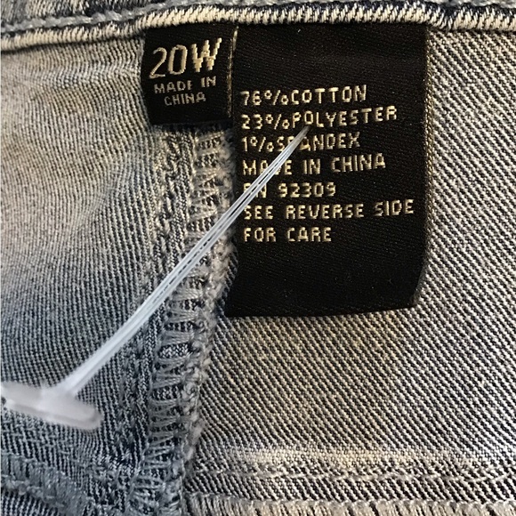 NWT! Lee Light Blue Straight-Leg Jeans with Floral Embroidery - Picture 4 of 5